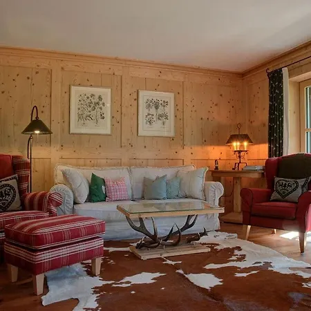 Castle View Modern Retreat Hotel 3*