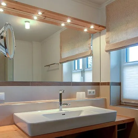 Castle View Modern Retreat 3*